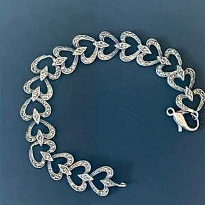 Women’s heart shaped links bracelet